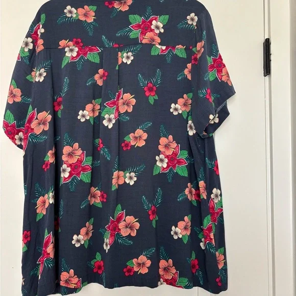 Netflix Stranger Things Tropical Floral Hawaiian Camp Shirt Button Up Size 2 - Picture 4 of 8